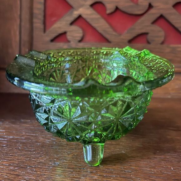 Vintage Smith Glass Daisy and Button Green Footed Ashtray Incense Trinket Bowl - Picture 1 of 15